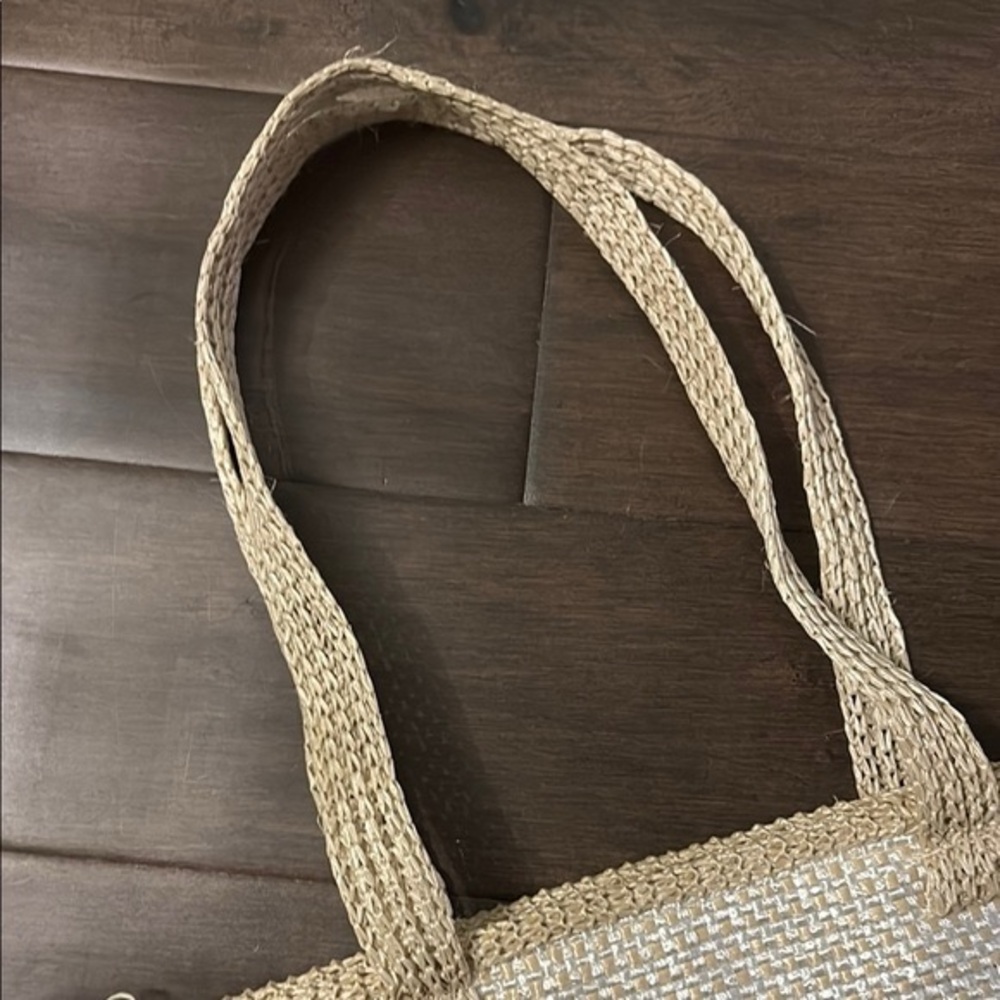 Elegant Two-Tone straw like Woven Tote Baglined with pockets - Picture 3 of 10